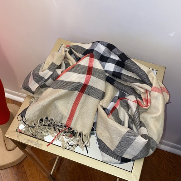 Stylish Scarf - Picture 6 of 8